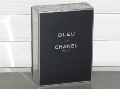 BLEU DE CHANEL Eau de Toilette Spray 3.4 fl.oz. and Twist and .